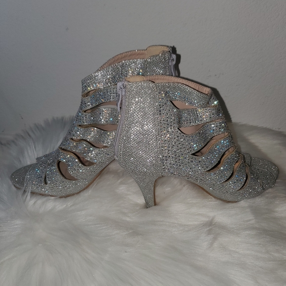 Shoes - Picture 2 of 3